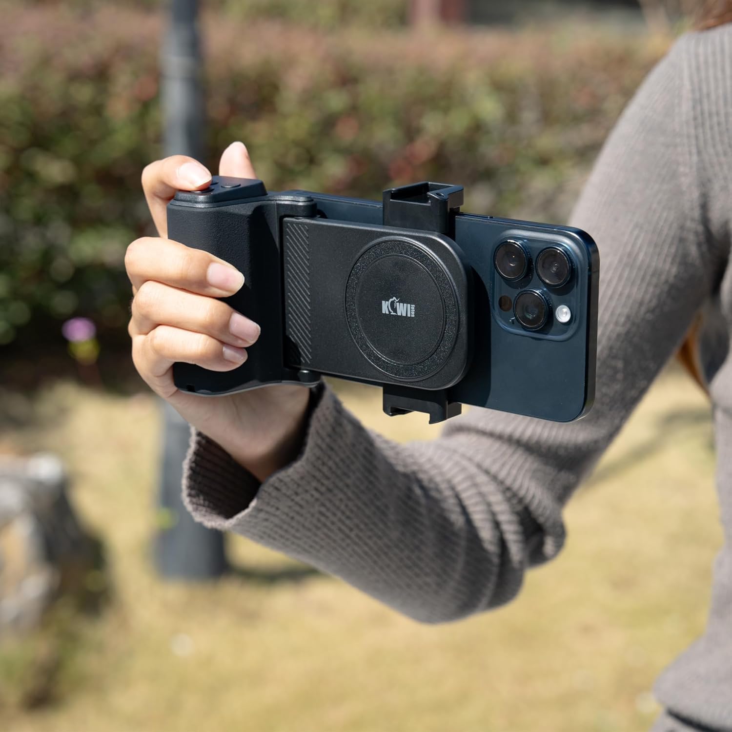 KIWIFOTOS Universal Phone Camera Grip Android Zoomable Phone Tripod Mount with Remote Control & Cold Shoe Adapter for iPhone 16 Samsung Travel Selfie Vlog Video Shooting Camera Grip (Black) - Image 8